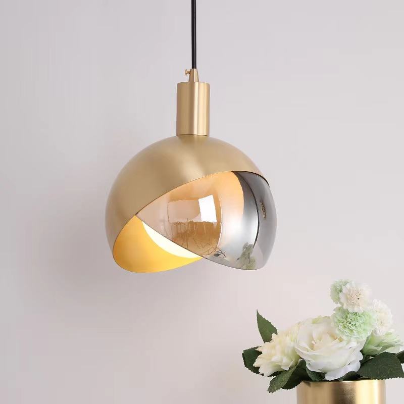 stijlvolle moderne gouden glazen hanglamp voor een elegante sfeer