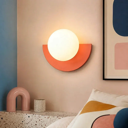 Moderne wandverlichting met een opvallend kleurrijk design