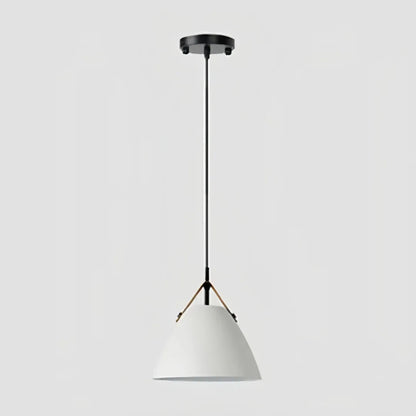 Detail van de metalen lampenkap in macaronstijl