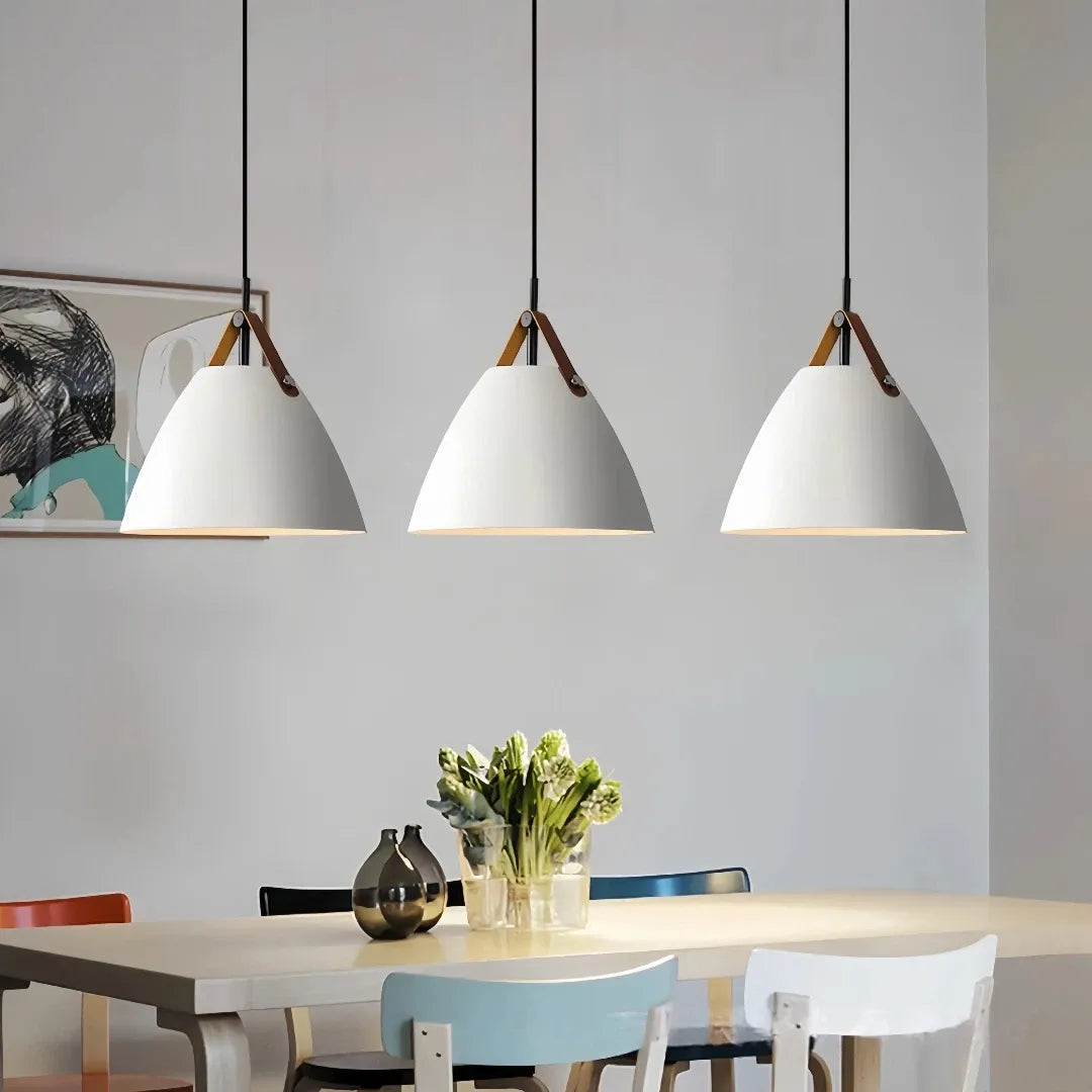 hanglamp in macaronstijl met strakke metalen afwerking