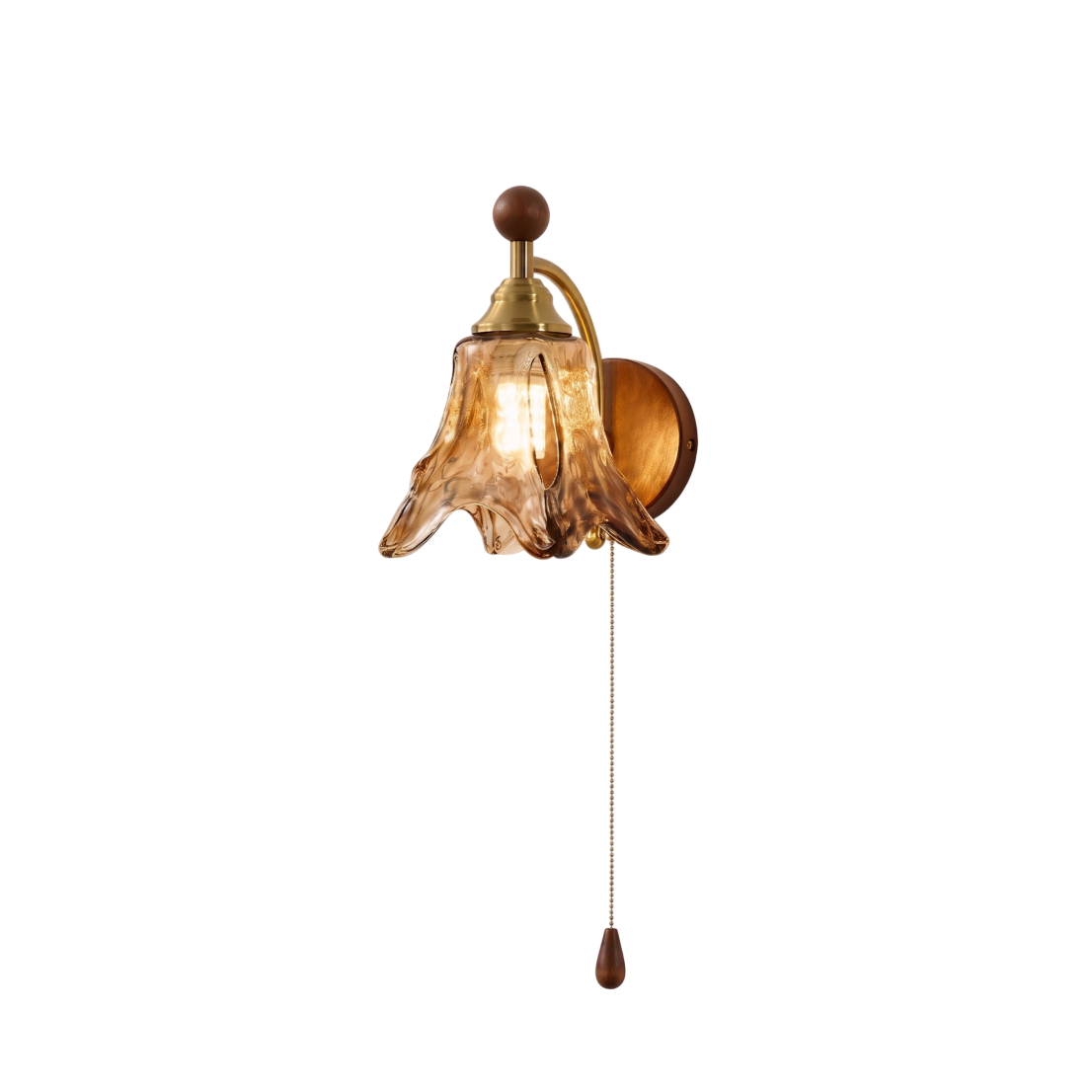 wandlamp met amber glazen bloemkap aan de muur