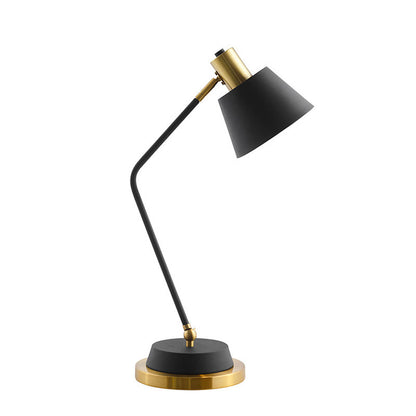 Detail van de ijzeren wandlamp met strakke afwerking
