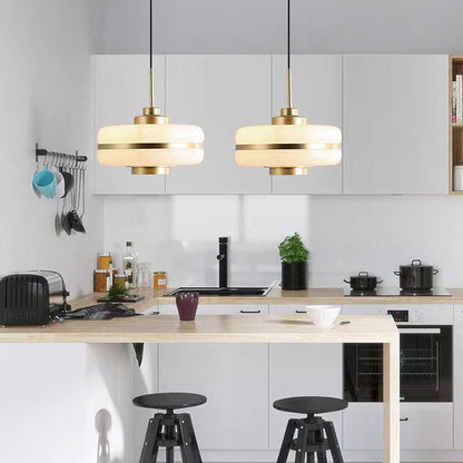 Elegante Scandinavische glazen hanglamp voor een luxe uitstraling