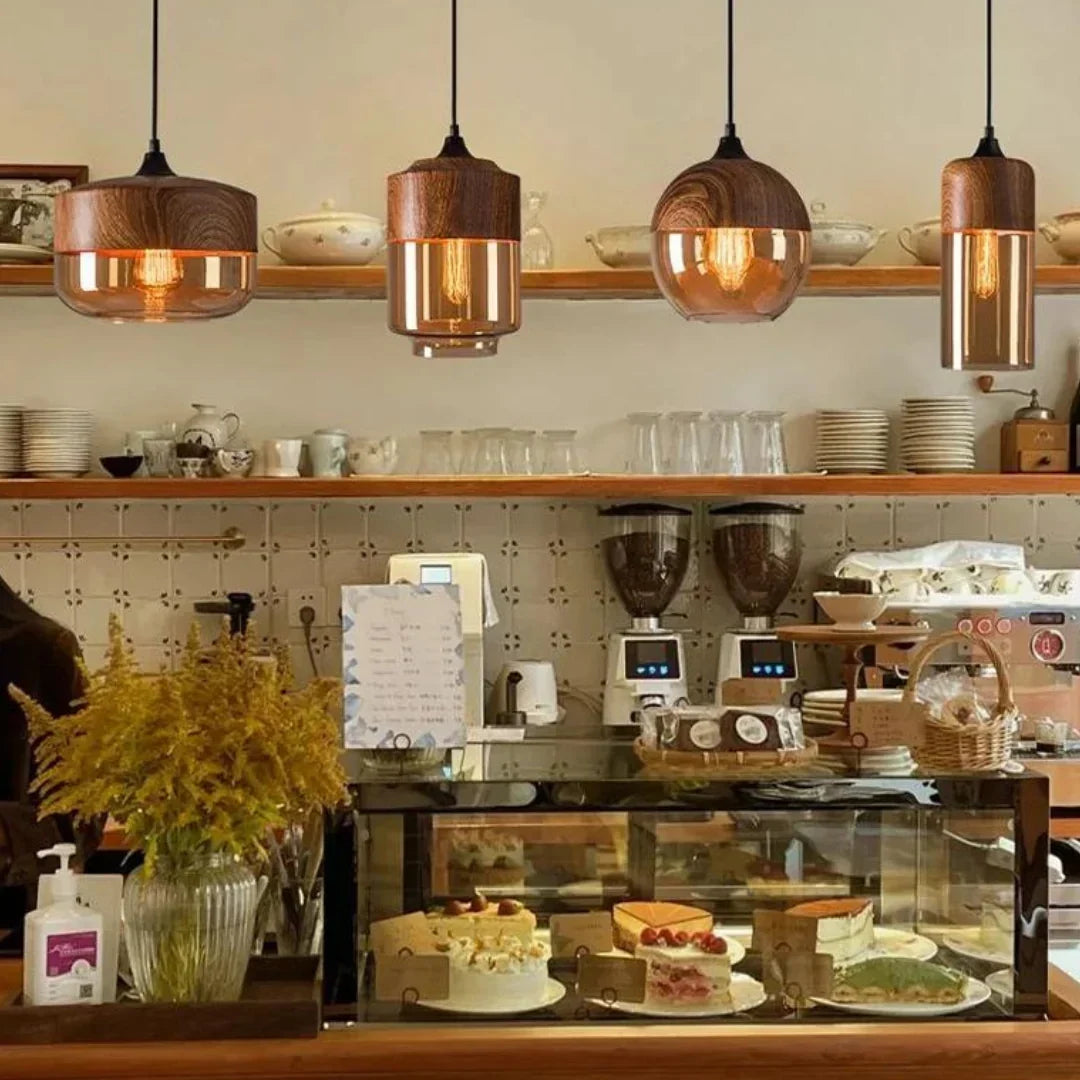Hanglamp voor de woonkamer met glazen lampenkap