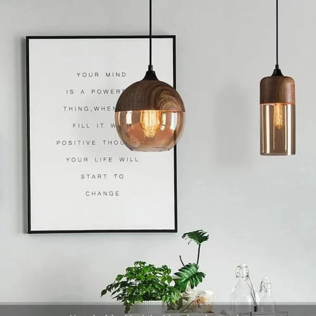Hanglamp als stijlvolle verlichting boven een tafel