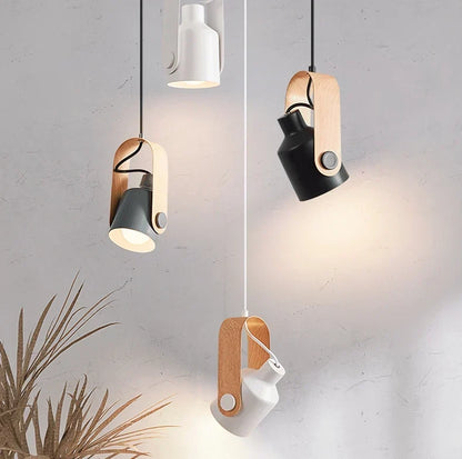 Hanglamp met houtlook voor gerichte verlichting in huis