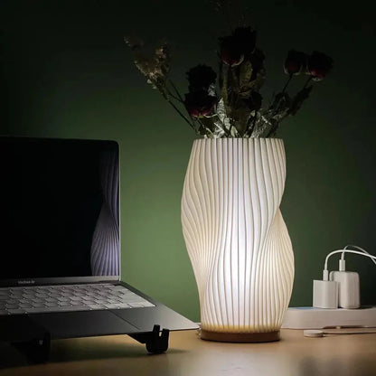 Close-up van de LED tafellamp met vloeiende golfvorm en moderne afwerking