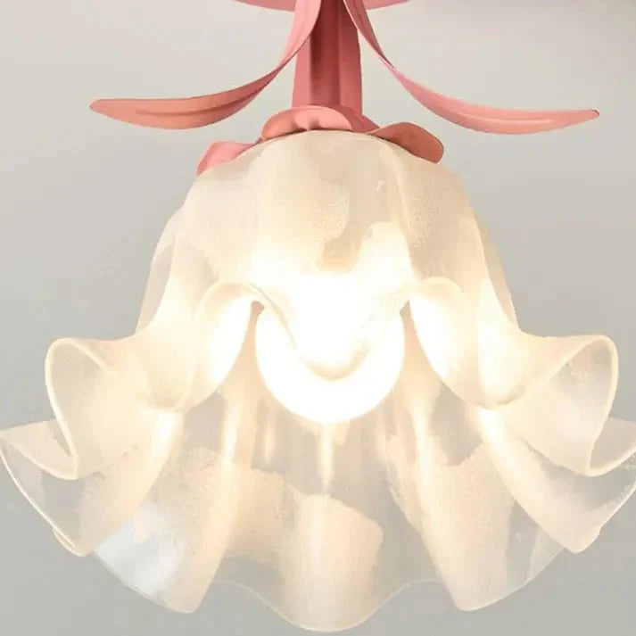 elegante tiffany plafondlamp met schattige minibloemen