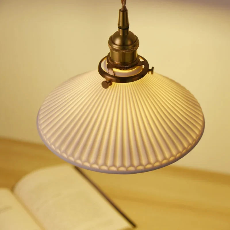 Retrodesign hanglamp met keramieken kap in brons