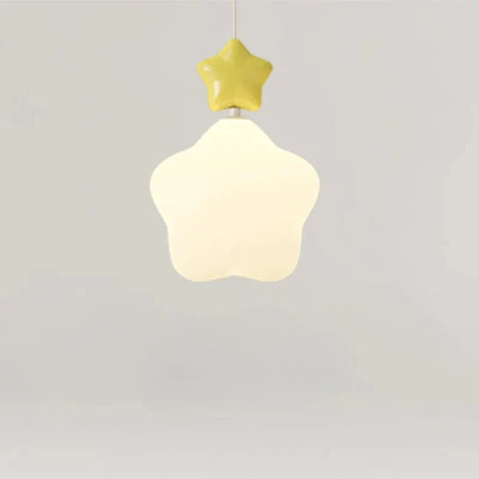 Hanglamp in wolkvorm met ster en zacht ledlicht aan een snoer