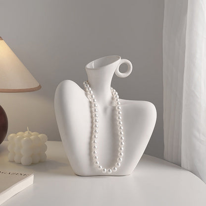 Decoratieve keramische vaas in lichaamsvorm