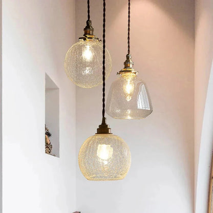 Elegante glazen hanglamp met sprankelende kristallen