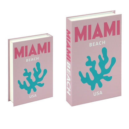 Sfeervolle decoratieve boeken naast andere woonaccessoires