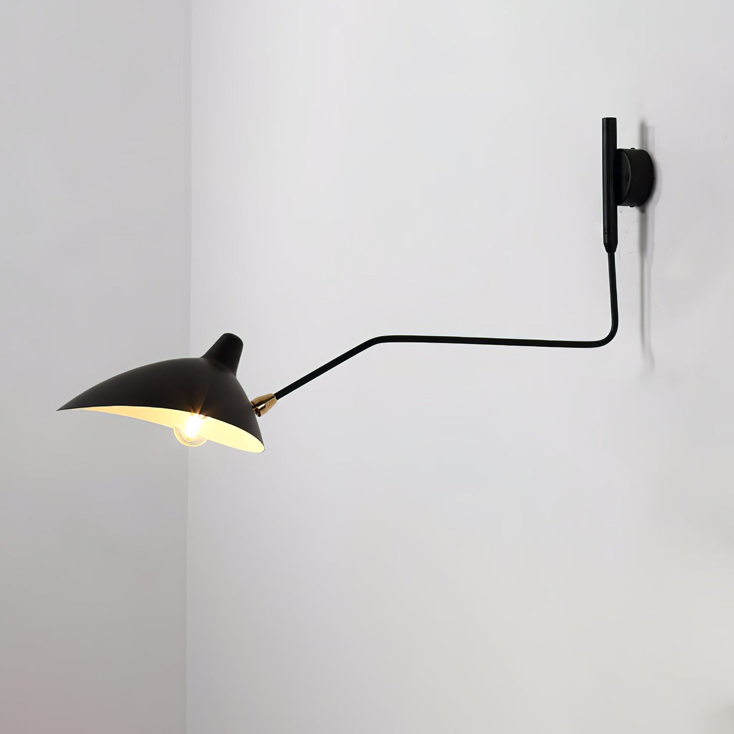 stijlvolle wandlamp van serge mouille