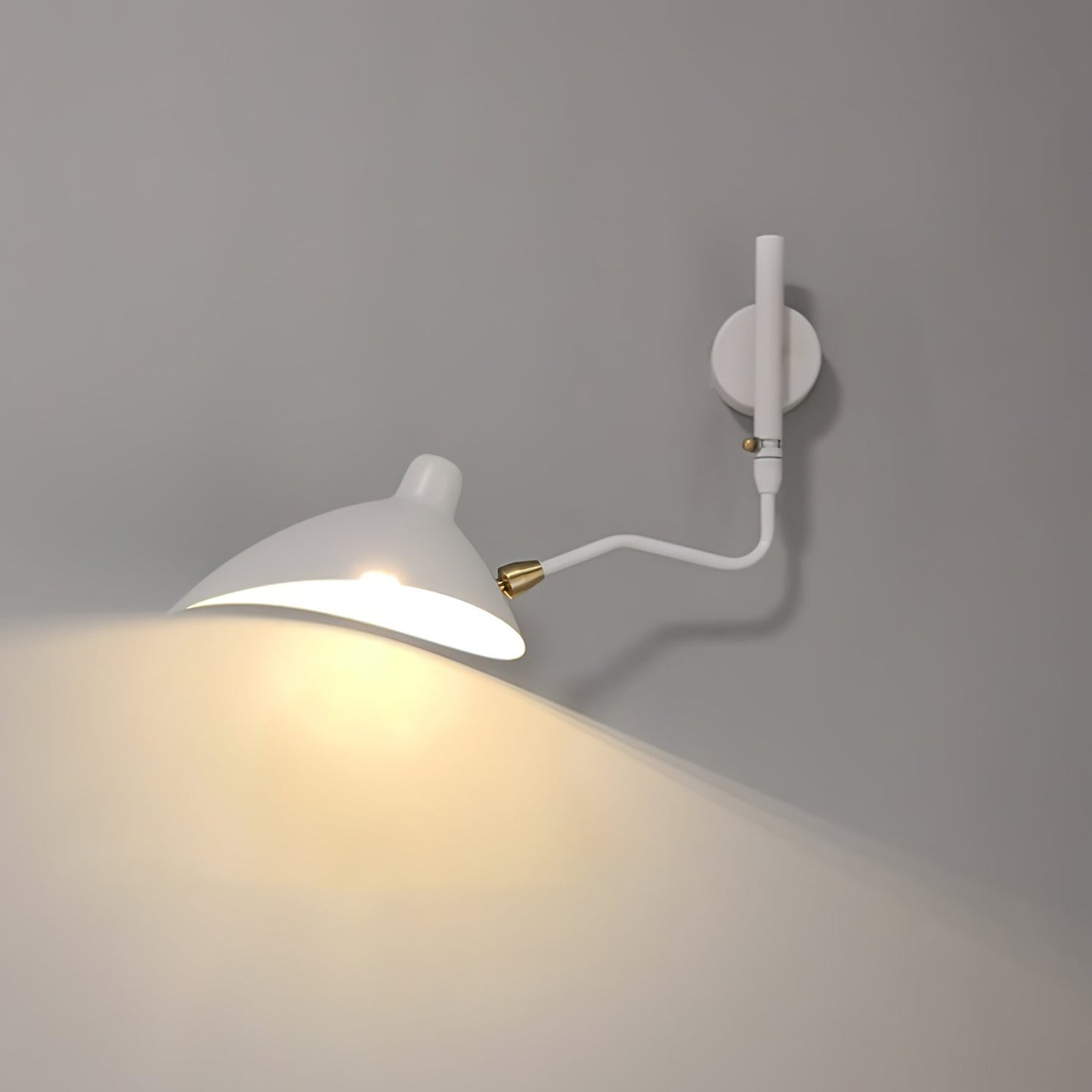 stijlvolle wandlamp van serge mouille