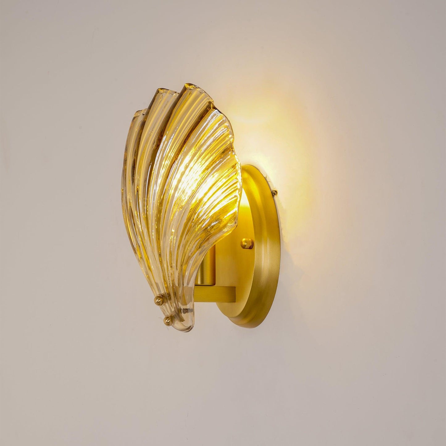 elegante wandlamp in schelpdesign