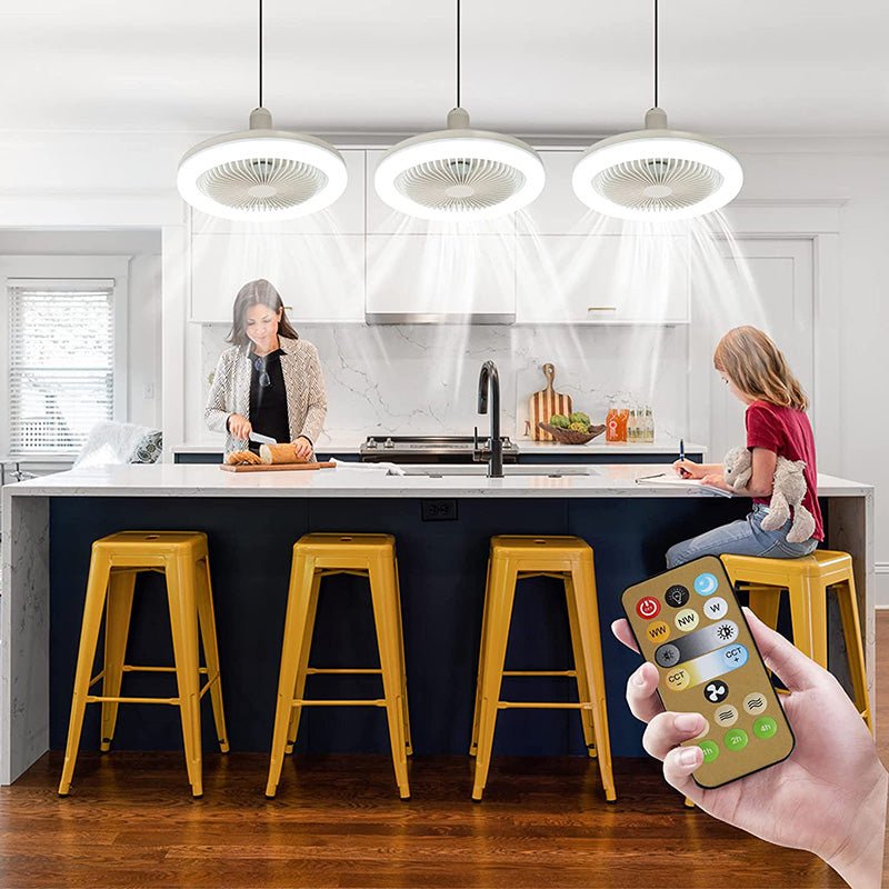 plafondventilator met afstandsbediening gemonteerd aan het plafond