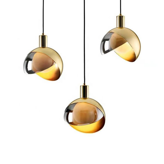 Stijlvolle moderne gouden glazen hanglamp voor een elegante sfeer