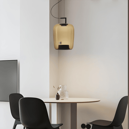 Stijlvolle moderne hanglamp voor een sfeervolle keukentafel