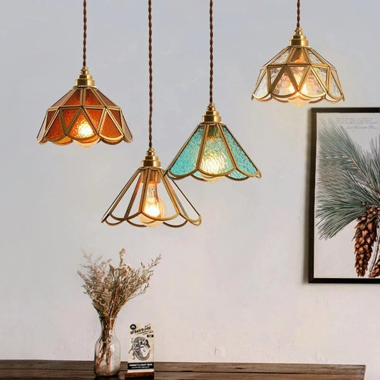 Elegante glas-in-lood hanglamp voor een sfeervolle ambiance
