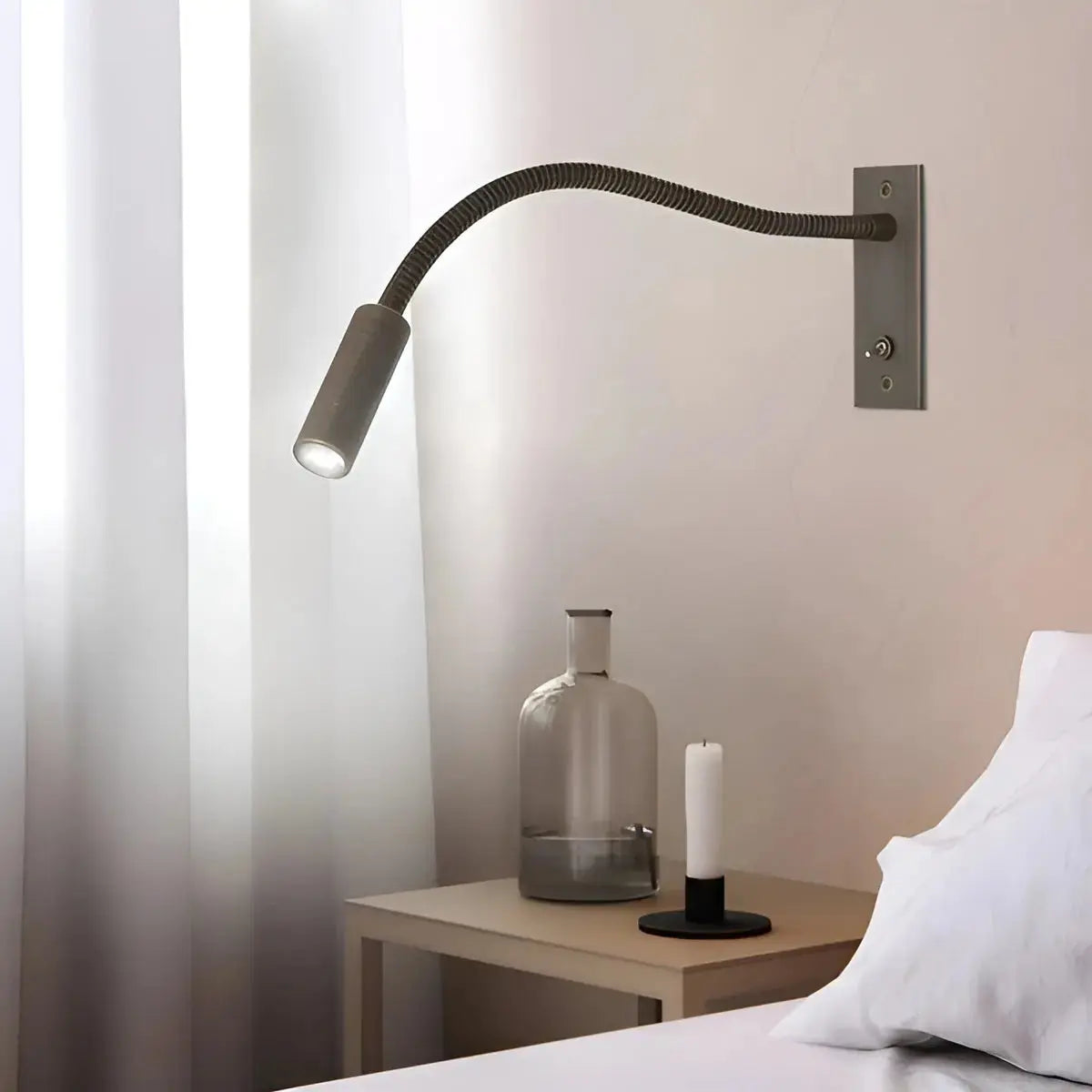 wand leeslamp met flexibele arm en led gemonteerd aan de muur