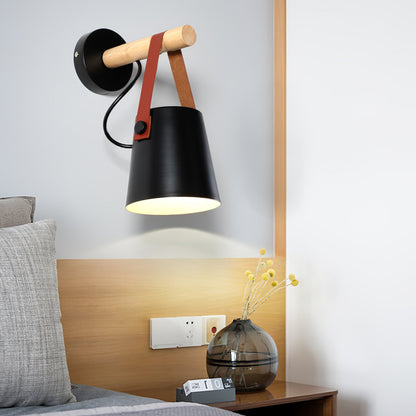 Stijlvolle houten conische wandlamp voor een warme sfeer