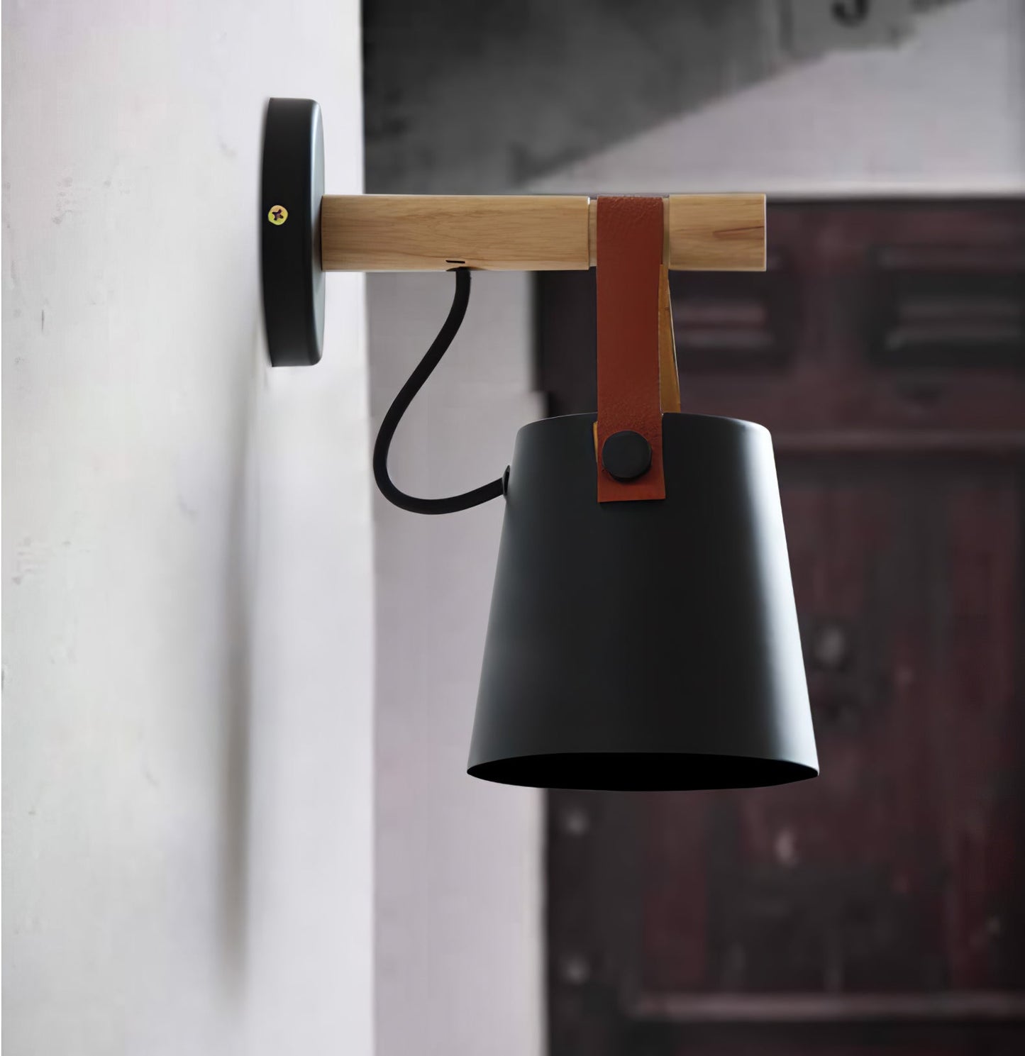 stijlvolle houten conische wandlamp voor een warme sfeer