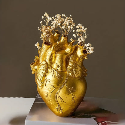 Decoratieve keramische vaas met hartenontwerp