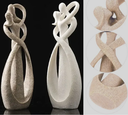 Abstracte sculptuur in zandwitte uitvoering voor een rustig interieur