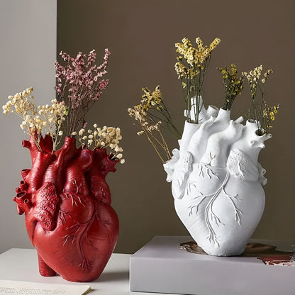 Decoratieve keramische vaas met hartenontwerp