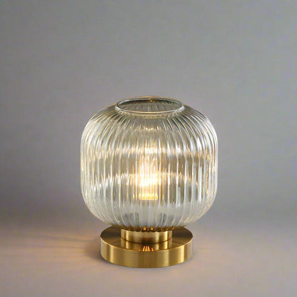 Amberkleurige glazen tafellamp Scandinavisch design