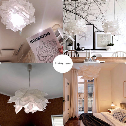 Minimalistisch interieur met wolkvormige hanglamp van papier als blikvanger