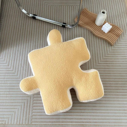 Sierkussen van zachte fleece in een speelse puzzelvorm