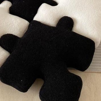 Zacht sierkussen in puzzelvorm voor de bank