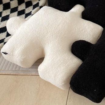 close-up van de zachte fleece structuur van het sierkussen