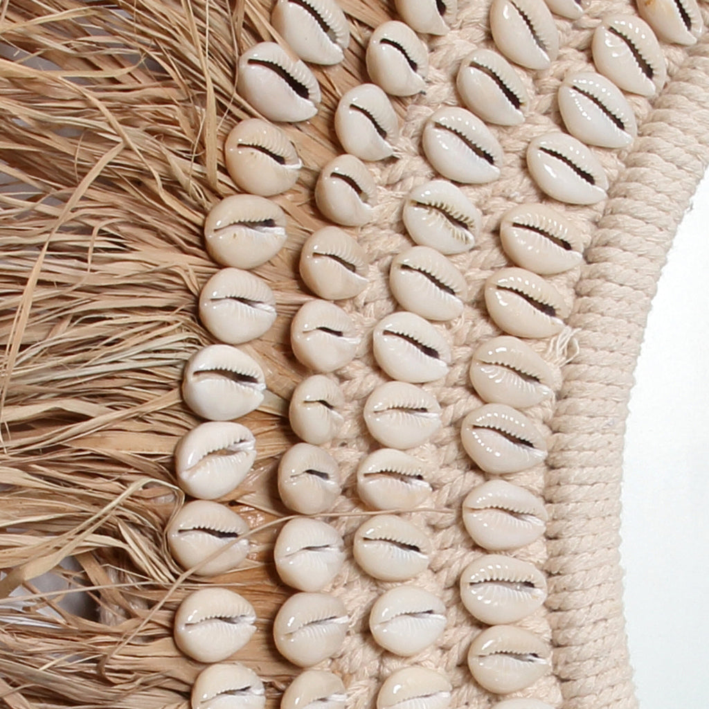 de raffia cowrie spiegel - naturel wit