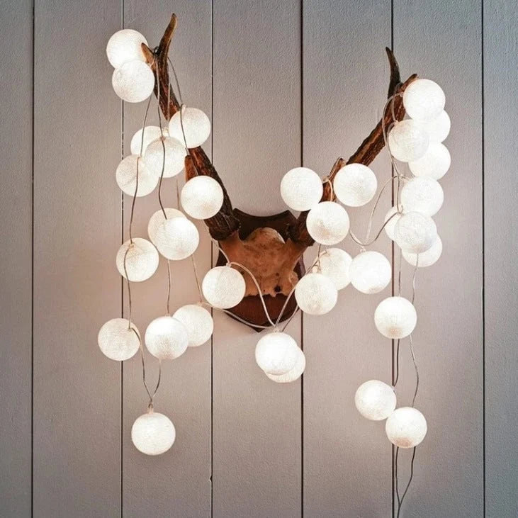 slinger met katoenen bolletjes decoratieve binnenverlichting