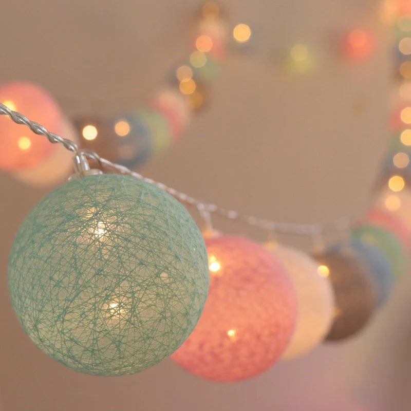 slinger met katoenen bolletjes decoratieve binnenverlichting