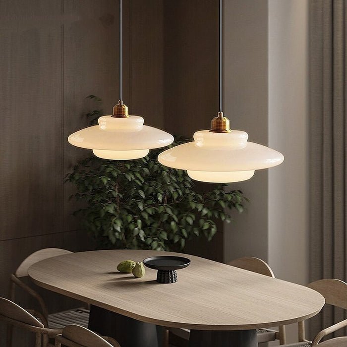 elegante witte glazen hanglamp voor een stralende verlichting