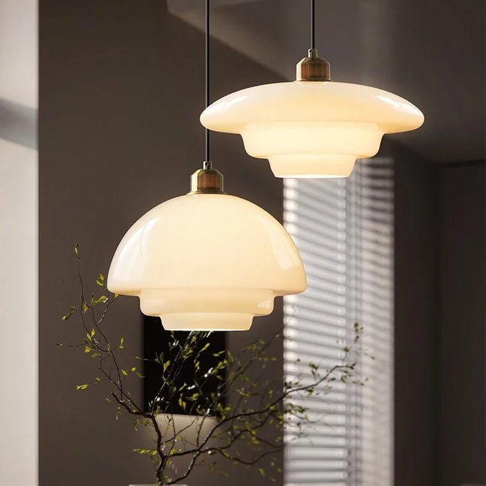 elegante witte glazen hanglamp voor een stralende verlichting