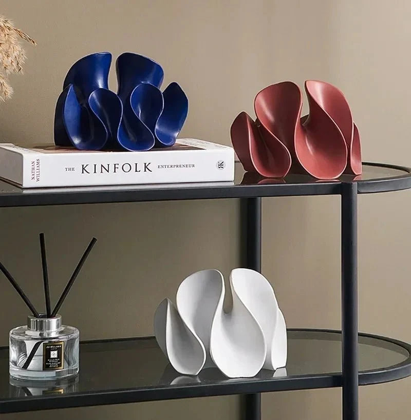 Decoratief kunstobject met bloemvormige details