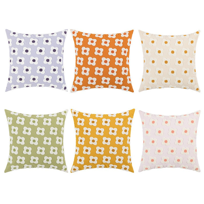 Decoratieve kussenhoes met jacquard motief op een stoel