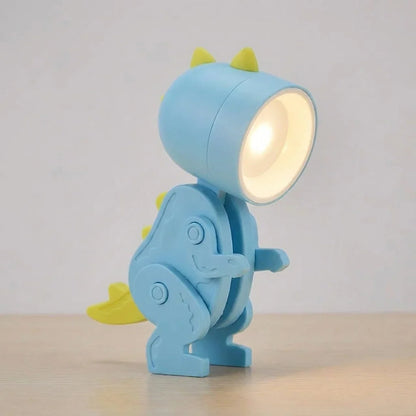 Kinderlamp met klem naast schoolboeken op een bureau