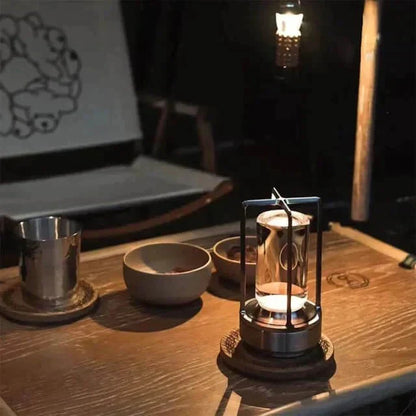 Decoratieve kristallen tafellamp in een modern interieur