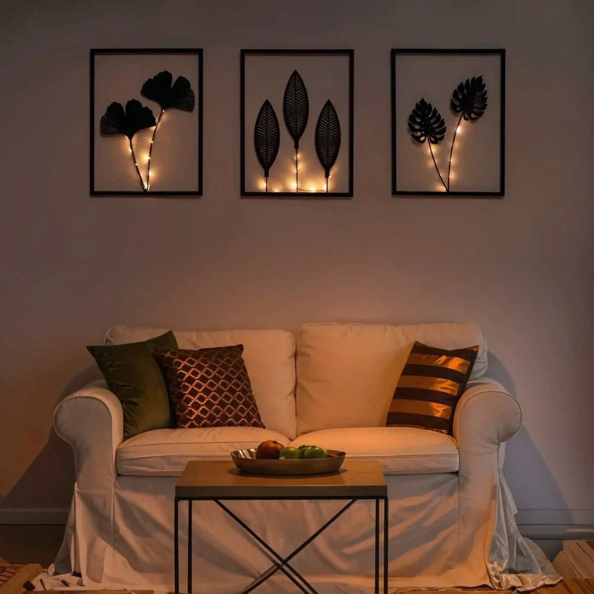 Batterijgevoede LED-lamp voor een fotolijst van dichtbij