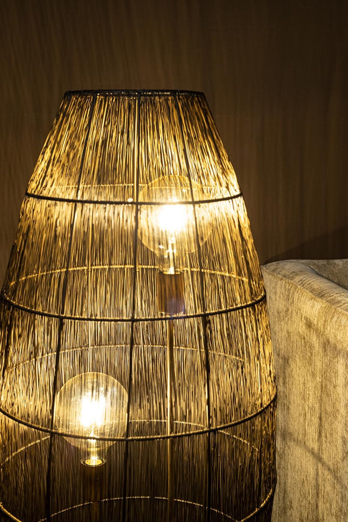 meilo zwarte ijzeren draadvloerlamp met gouden binnenkant groot.