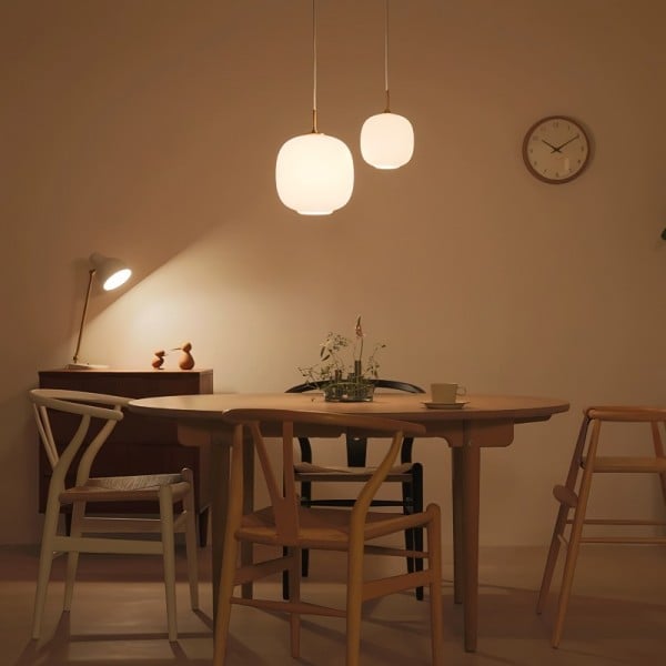 stijlvolle scandinavische opaalglas radihous hanglamp voor een eigentijdse uitstraling