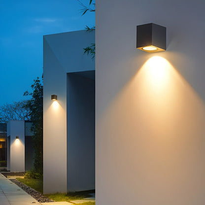 Waterdichte wandlamp voor buiten met minimalistisch vierkant ontwerp