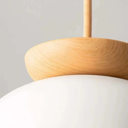 Strakke Scandinavische hanglamp van halfhout voor een moderne uitstraling