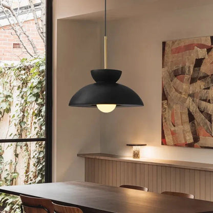 Stijlvolle Scandinavische Augustus Hanglamp voor een Elegante Eetkamer